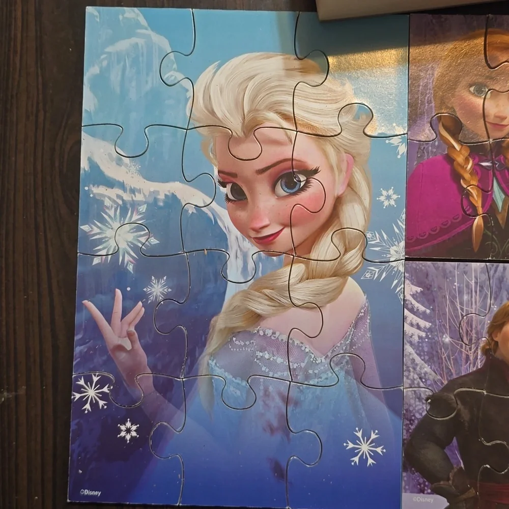 5 Disney Frozen Puzzles in Wooden Storage Bin